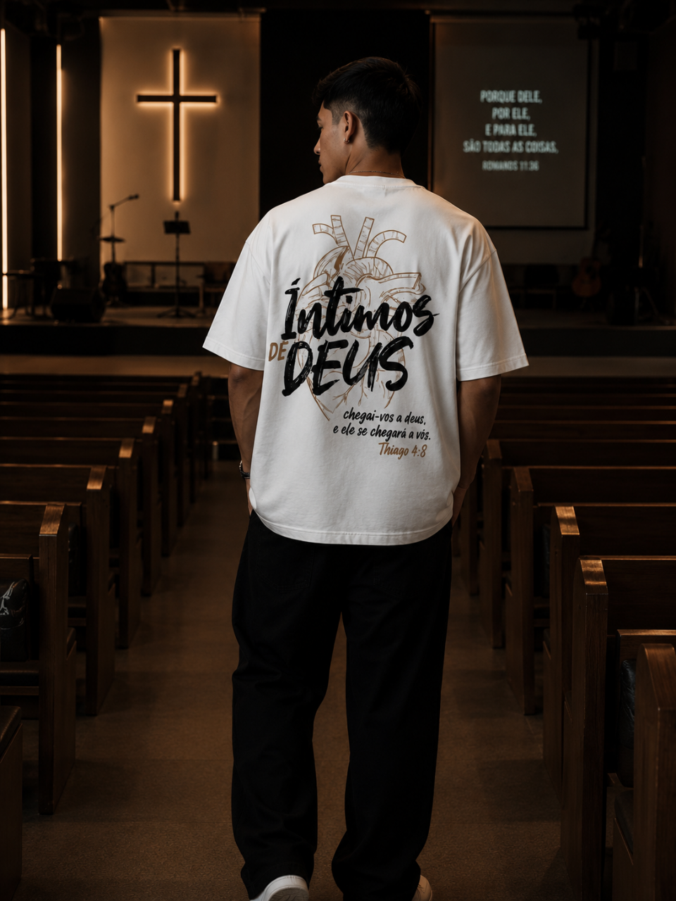 Editorial VANT'S moletom preto oversized com cruz